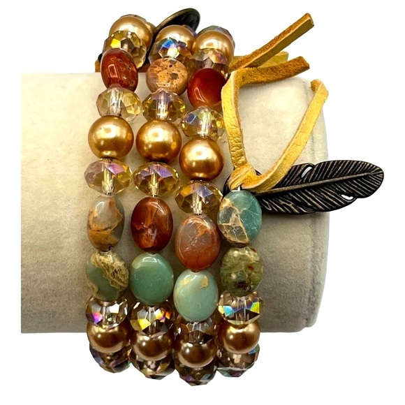 Green Onyx Bead Bracelet With Feather & Cross Charms - Picture 4 of 8